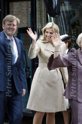 Apeldoorn 6 juni 2009
De koninklijke familie bezoekt paleis het Loo een maand na de aanslag. Prinses Maxima en Prins Willem Alexander
Peter Smulders bv