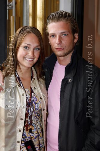 Amsterdam 2 juni 2009
Presentatie van de nieuwe samsung lady phone in de duif. Melody Klaver met vriend
Peter Smulders bv