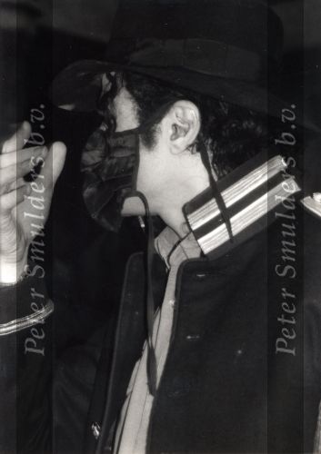 Amsterdam, Oktober 1996
Michael Jackson voor het Grand Hotel
Foto Miriam Lezer