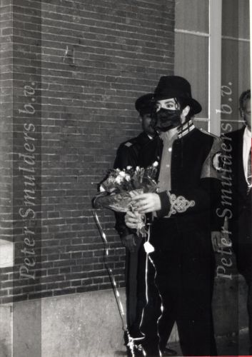 Amsterdam, Oktober 1996
Michael Jackson voor het Grand Hotel
Foto Miriam Lezer
