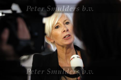Naarden Vesting 11 maart 2010
Jan des Bouvrie geeft bij het arsenaal een persconferentie inzake zijn arrestatie door de politie. Monique des Bouvrie
Peter Smulders bv