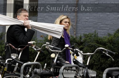 Amsterdam 18 januari 2010
Nicolette v Dam en haar vader met spullen voor Nicolette haar nieuwe huis boven de traitteur van haar vader.
Peter