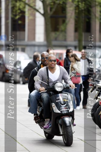 Amsterdam 18 juni 2009
Dads moment georganiseerd door the class company. Nigel de Jong met een vriend
De heren gingen op scooters door de stad.
Peter Smulders bv