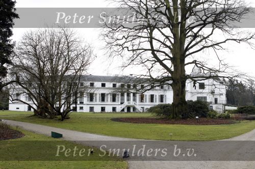 Soestdijk 8 maart 2010
Presentatie boek Annejet v Zijl over prins Bernhard op paleis soestdijk. Cees Fasseur Hans Blom Geert Mak en Philip Freriks zijn aanwezig om het boek te bespreken.
Peter Smulders bv