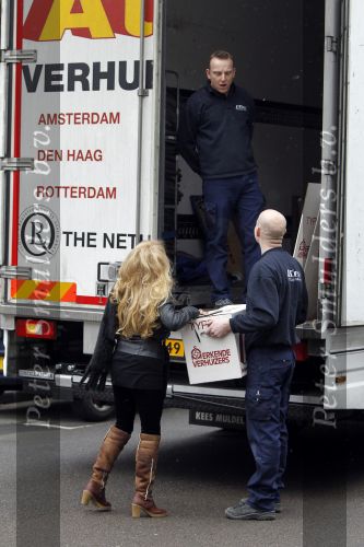 Londen 8 februari 2010
Patricia Paay  gaat verhuizen naar nederland.
Peter Smulders bv