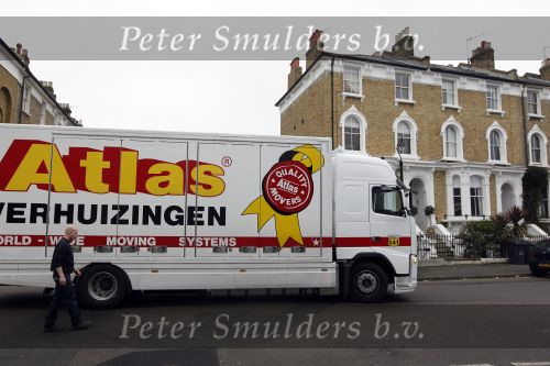 Londen 8 februari 2010
Patricia Paay  gaat verhuizen naar nederland.
Peter Smulders bv
