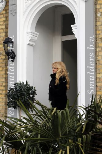 Londen 9 februari 2010
Patricia Paay gaat van Londen naar Amsterdam verhuizen.
Die dag is er ingebroken in Christina Curry haar auto die voor de deur stond.
Peter Smulders bv