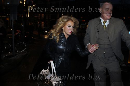 Amsterdam 15 januari 2010
Patricia Paay en haar zus Yvonne Keeley worden door taxi chauffeur opgehaald bij haar nieuwe huis om naar de studio te gaan.
Peter Smulders bv