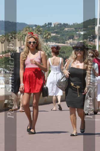 Cannes, 18 Juli 2009
Patricia Paay met haar dochter Christina Curry shoppend, wandelend en tijdens de lunch.
Foto Peter Smulders BV