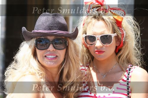 Cannes, 18 Juli 2009
Patricia Paay met haar dochter Christina Curry shoppend, wandelend en tijdens de lunch.
Foto Peter Smulders BV