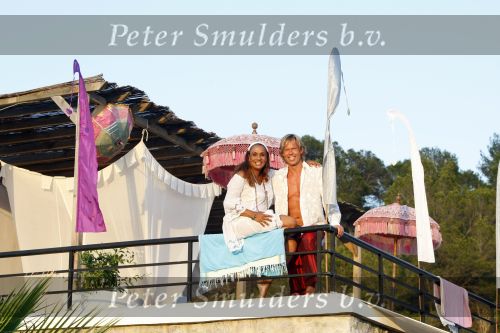 Ibiza 11 juli 2009
Patty Brard met vriend Antoine en hun 2 hondjes bij haar huis op ibiza.
Peter Smulders bv