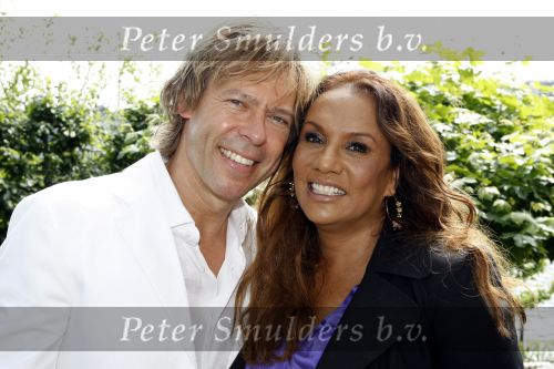 Amsterdam 30 juni 2009
Presentatie wassen beeld Madame tussaud van Gerard Joling bij het amstel hotel. Patty Brard met vriend Antoine
Peter Smulders bv