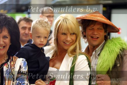 Schiphol 19 juni 2009
Opnames Gooische vrouwen op schiphol met Linda de Mol en Peter Paul Muller.
Peter Smulders bv