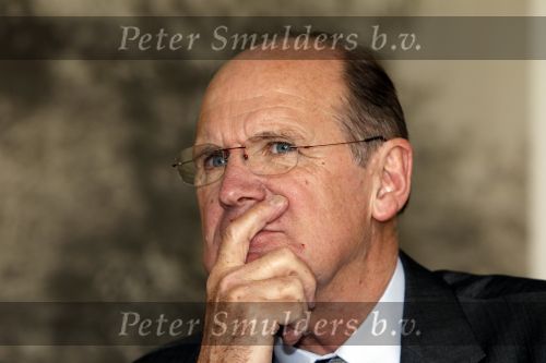 Soestdijk 8 maart 2010
Presentatie boek Annejet v Zijl over prins Bernhard op paleis soestdijk. Cees Fasseur Hans Blom Geert Mak en Philip Freriks zijn aanwezig om het boek te bespreken.
Peter Smulders bv