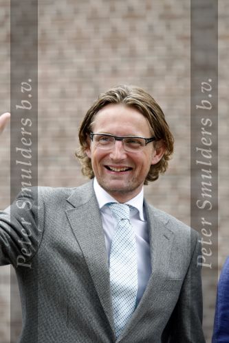 Apeldoorn 6 juni 2009
De koninklijke familie bezoekt paleis het Loo een maand na de aanslag. Prins Floris Prinses Annette en Prins Bernhard jr
Peter Smulders bv
