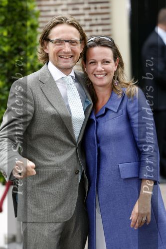 Apeldoorn 6 juni 2009
De koninklijke familie bezoekt paleis het Loo een maand na de aanslag. Prins Floris Prinses Annette en Prins Bernhard jr
Peter Smulders bv