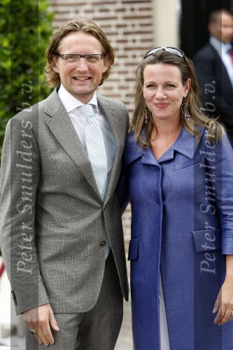 Apeldoorn 6 juni 2009
De koninklijke familie bezoekt paleis het Loo een maand na de aanslag. Prins Floris Prinses Annette en Prins Bernhard jr
Peter Smulders bv