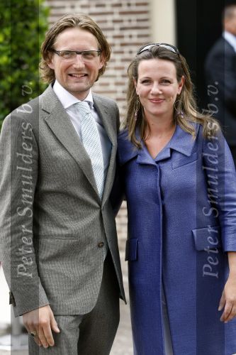 Apeldoorn 6 juni 2009
De koninklijke familie bezoekt paleis het Loo een maand na de aanslag. Prins Floris Prinses Annette en Prins Bernhard jr
Peter Smulders bv
