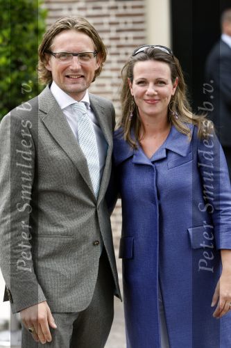 Apeldoorn 6 juni 2009
De koninklijke familie bezoekt paleis het Loo een maand na de aanslag. Prins Floris Prinses Annette en Prins Bernhard jr
Peter Smulders bv