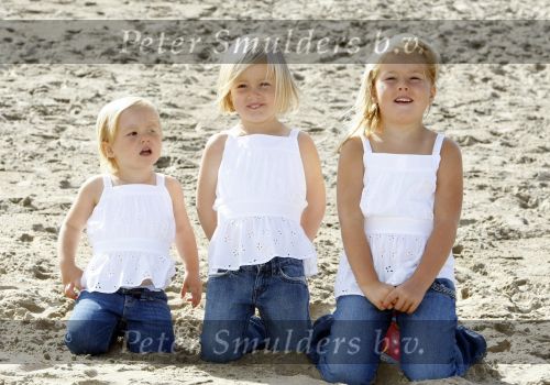 Wassenaar 20 juli 2009
Fotouurtje met Prins Willem Alexander, Prinses Maxima, Prinses Amalia, Prinses Alexia en Prinses Ariane op het strand van Wassenaar