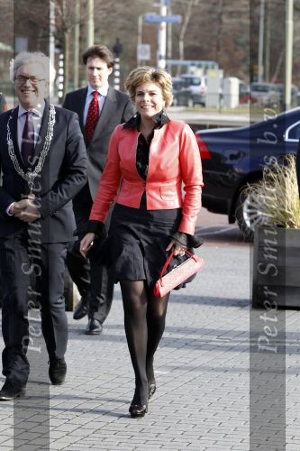 Den Haag 25 februari 2010
Prinses laurentien ontvangt het eerste sesamstraat boek in Madurodam.
Lisa Wade presenteert het programma.
Peter Smulders bv