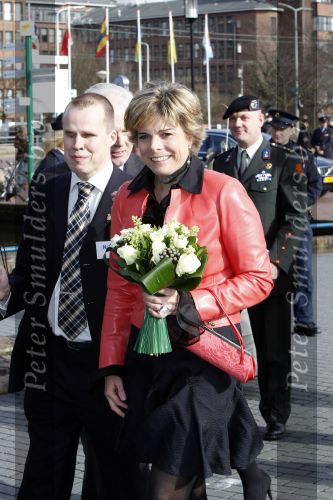 Den Haag 25 februari 2010
Prinses laurentien ontvangt het eerste sesamstraat boek in Madurodam.
Lisa Wade presenteert het programma.
Peter Smulders bv
