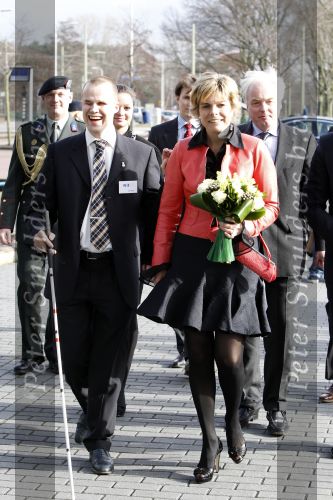 Den Haag 25 februari 2010
Prinses laurentien ontvangt het eerste sesamstraat boek in Madurodam.
Lisa Wade presenteert het programma.
Peter Smulders bv