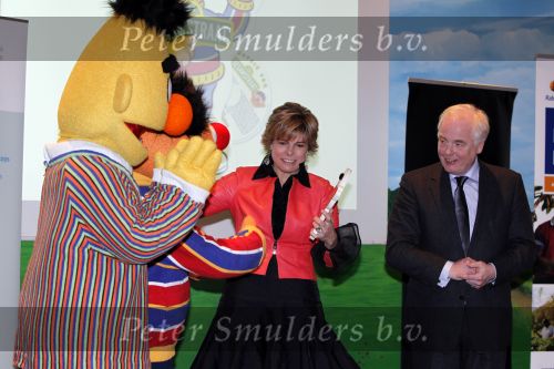 Den Haag 25 februari 2010
Prinses laurentien ontvangt het eerste sesamstraat boek in Madurodam.
Lisa Wade presenteert het programma.
Peter Smulders bv