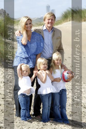 Wassenaar 20 juli 2009
Fotouurtje met Prins Willem Alexander, Prinses Maxima, Prinses Amalia, Prinses Alexia en Prinses Ariane op het strand van Wassenaar