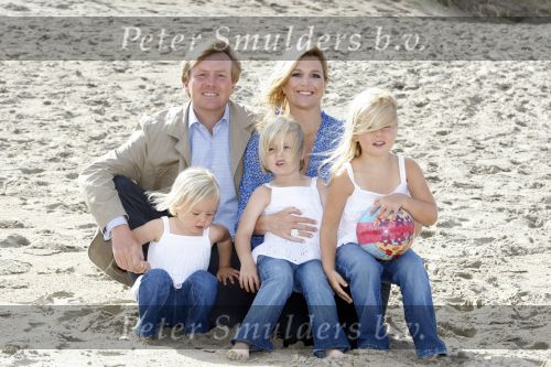 Wassenaar 20 juli 2009
Fotouurtje met Prins Willem Alexander, Prinses Maxima, Prinses Amalia, Prinses Alexia en Prinses Ariane op het strand van Wassenaar