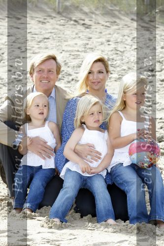 Wassenaar 20 juli 2009
Fotouurtje met Prins Willem Alexander, Prinses Maxima, Prinses Amalia, Prinses Alexia en Prinses Ariane op het strand van Wassenaar
