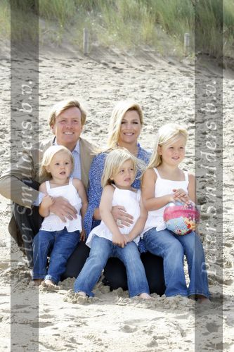 Wassenaar 20 juli 2009
Fotouurtje met Prins Willem Alexander, Prinses Maxima, Prinses Amalia, Prinses Alexia en Prinses Ariane op het strand van Wassenaar