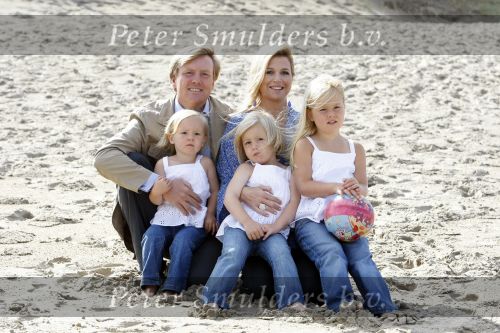 Wassenaar 20 juli 2009
Fotouurtje met Prins Willem Alexander, Prinses Maxima, Prinses Amalia, Prinses Alexia en Prinses Ariane op het strand van Wassenaar