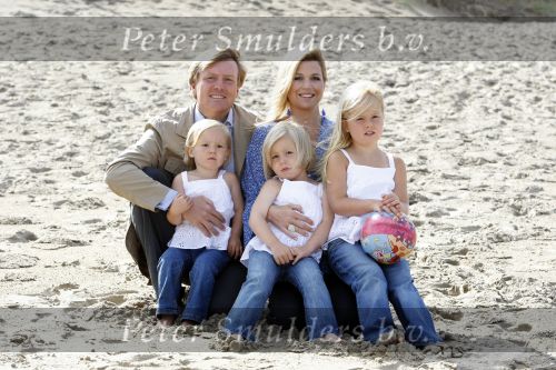 Wassenaar 20 juli 2009
Fotouurtje met Prins Willem Alexander, Prinses Maxima, Prinses Amalia, Prinses Alexia en Prinses Ariane op het strand van Wassenaar