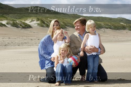 Wassenaar 20 juli 2009
Fotouurtje met Prins Willem Alexander, Prinses Maxima, Prinses Amalia, Prinses Alexia en Prinses Ariane op het strand van Wassenaar