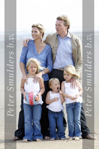 Wassenaar 20 juli 2009
Fotouurtje met Prins Willem Alexander, Prinses Maxima, Prinses Amalia, Prinses Alexia en Prinses Ariane op het strand van Wassenaar