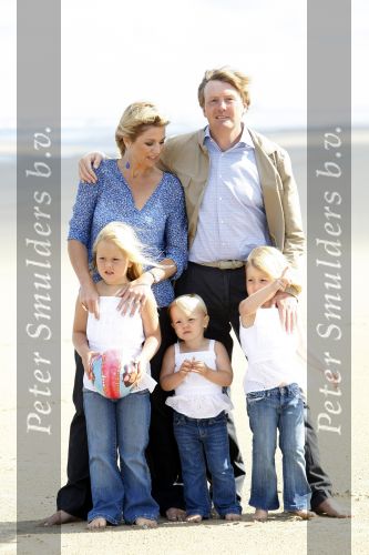 Wassenaar 20 juli 2009
Fotouurtje met Prins Willem Alexander, Prinses Maxima, Prinses Amalia, Prinses Alexia en Prinses Ariane op het strand van Wassenaar