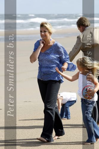 Wassenaar 20 juli 2009
Fotouurtje met Prins Willem Alexander, Prinses Maxima, Prinses Amalia, Prinses Alexia en Prinses Ariane op het strand van Wassenaar