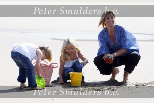 Wassenaar 20 juli 2009
Fotouurtje met Prins Willem Alexander, Prinses Maxima, Prinses Amalia, Prinses Alexia en Prinses Ariane op het strand van Wassenaar