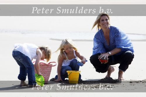 Wassenaar 20 juli 2009
Fotouurtje met Prins Willem Alexander, Prinses Maxima, Prinses Amalia, Prinses Alexia en Prinses Ariane op het strand van Wassenaar