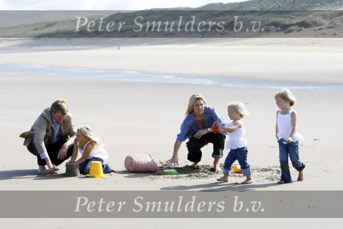 Wassenaar 20 juli 2009
Fotouurtje met Prins Willem Alexander, Prinses Maxima, Prinses Amalia, Prinses Alexia en Prinses Ariane op het strand van Wassenaar