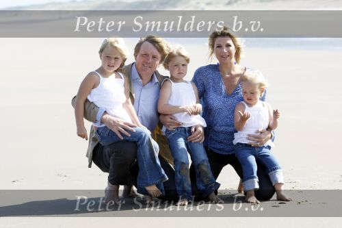Wassenaar 20 juli 2009
Fotouurtje met Prins Willem Alexander, Prinses Maxima, Prinses Amalia, Prinses Alexia en Prinses Ariane op het strand van Wassenaar