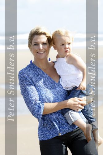 Wassenaar 20 juli 2009
Fotouurtje met Prins Willem Alexander, Prinses Maxima, Prinses Amalia, Prinses Alexia en Prinses Ariane op het strand van Wassenaar