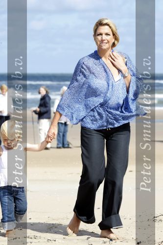 Wassenaar 20 juli 2009
Fotouurtje met Prins Willem Alexander, Prinses Maxima, Prinses Amalia, Prinses Alexia en Prinses Ariane op het strand van Wassenaar