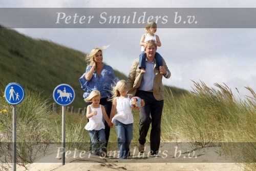 Wassenaar 20 juli 2009
Fotouurtje met Prins Willem Alexander, Prinses Maxima, Prinses Amalia, Prinses Alexia en Prinses Ariane op het strand van Wassenaar
