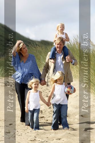 Wassenaar 20 juli 2009
Fotouurtje met Prins Willem Alexander, Prinses Maxima, Prinses Amalia, Prinses Alexia en Prinses Ariane op het strand van Wassenaar