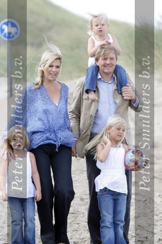 Wassenaar 20 juli 2009
Fotouurtje met Prins Willem Alexander, Prinses Maxima, Prinses Amalia, Prinses Alexia en Prinses Ariane op het strand van Wassenaar