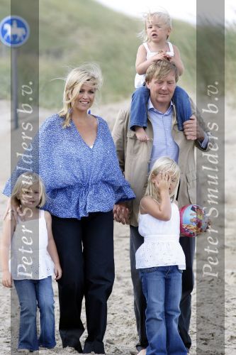 Wassenaar 20 juli 2009
Fotouurtje met Prins Willem Alexander, Prinses Maxima, Prinses Amalia, Prinses Alexia en Prinses Ariane op het strand van Wassenaar