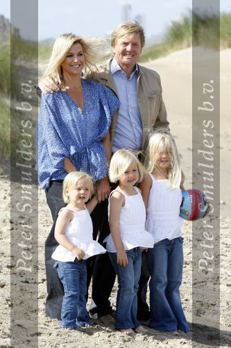 Wassenaar 20 juli 2009
Fotouurtje met Prins Willem Alexander, Prinses Maxima, Prinses Amalia, Prinses Alexia en Prinses Ariane op het strand van Wassenaar