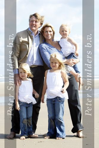Wassenaar 20 juli 2009
Fotouurtje met Prins Willem Alexander, Prinses Maxima, Prinses Amalia, Prinses Alexia en Prinses Ariane op het strand van Wassenaar